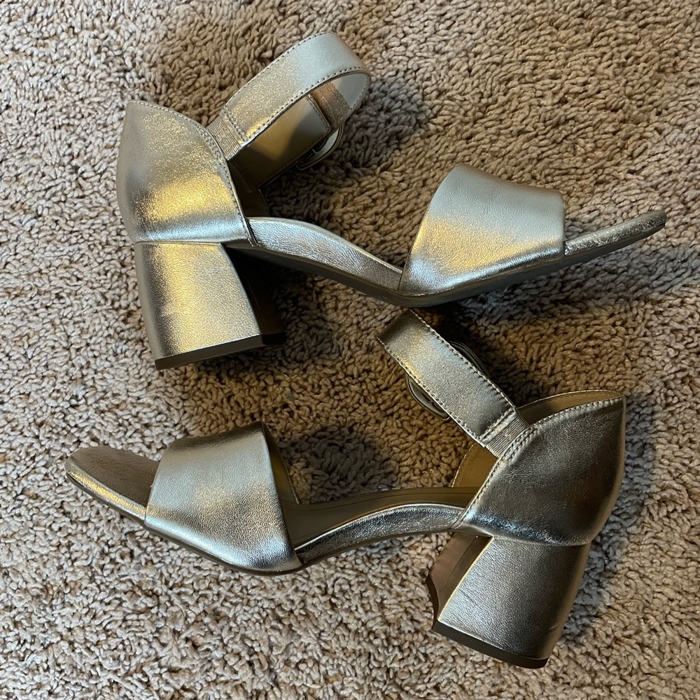 Vionic Chardonnay Gold Heeled Sandal Sz 8W - Picture 7 of 8